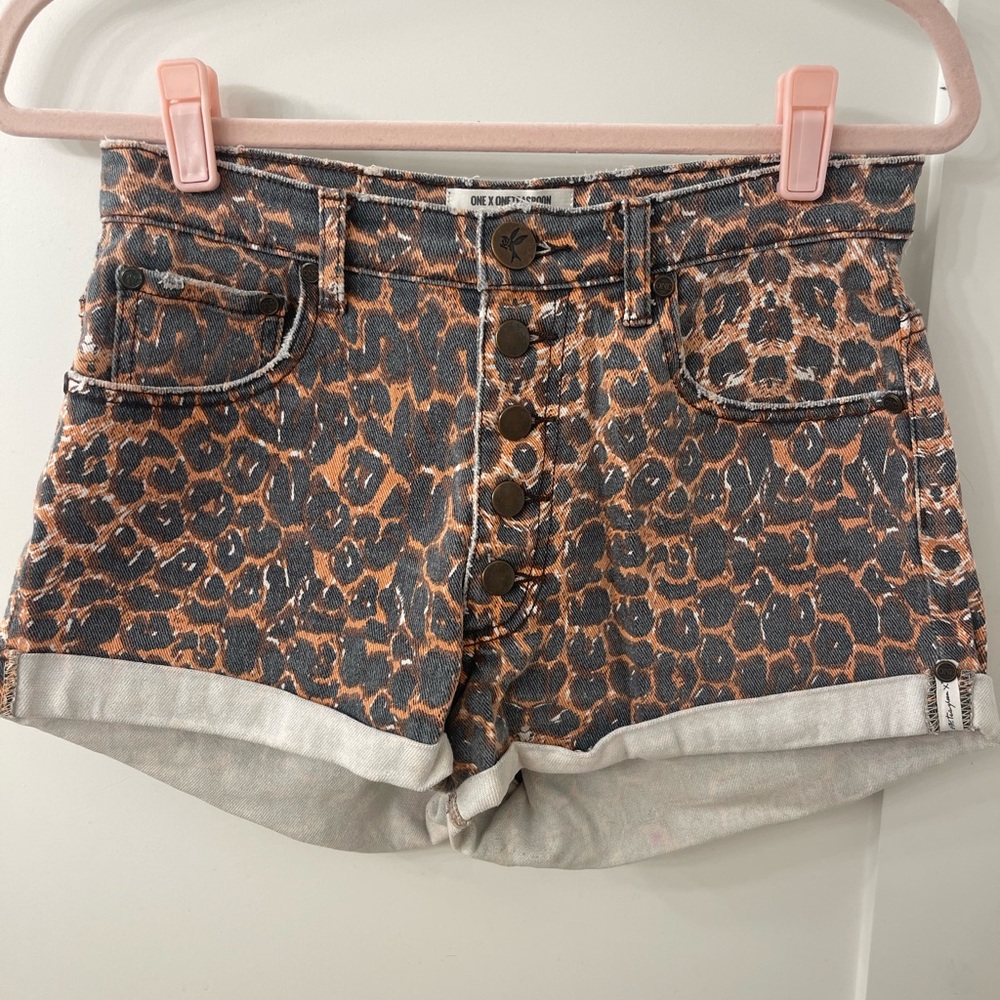 One Teaspoon Leopard Short
